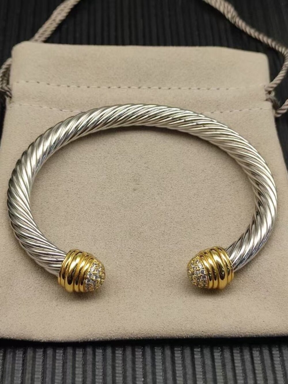 95% NEW David Yurman Round Head Bracelet - Picture 5 of 6